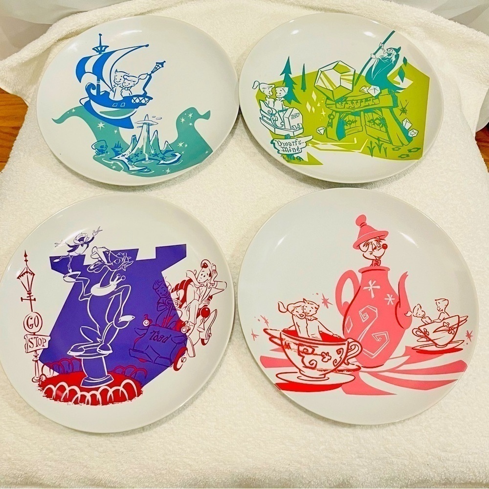 Alice in Wonderland themed plates, Kevin, Kidney and Jody Daily